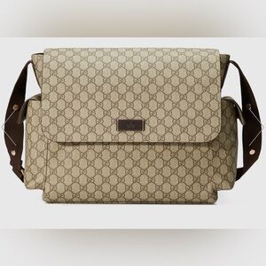(Gucci) GG SUPREME MEDIUM DIAPER BAG